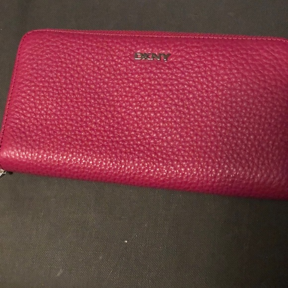 Brand new DKNY leather wallet - Picture 1 of 5
